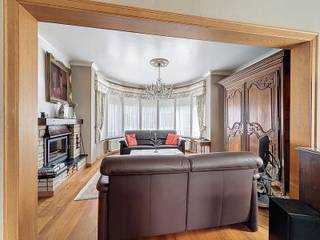 Charmante Villa MET 3 SLPK, Riante Tuin EN Garage!Op een ruime kilometer van het centrum van Wieze, met alle nodige faciliteiten binnen handbereik,...