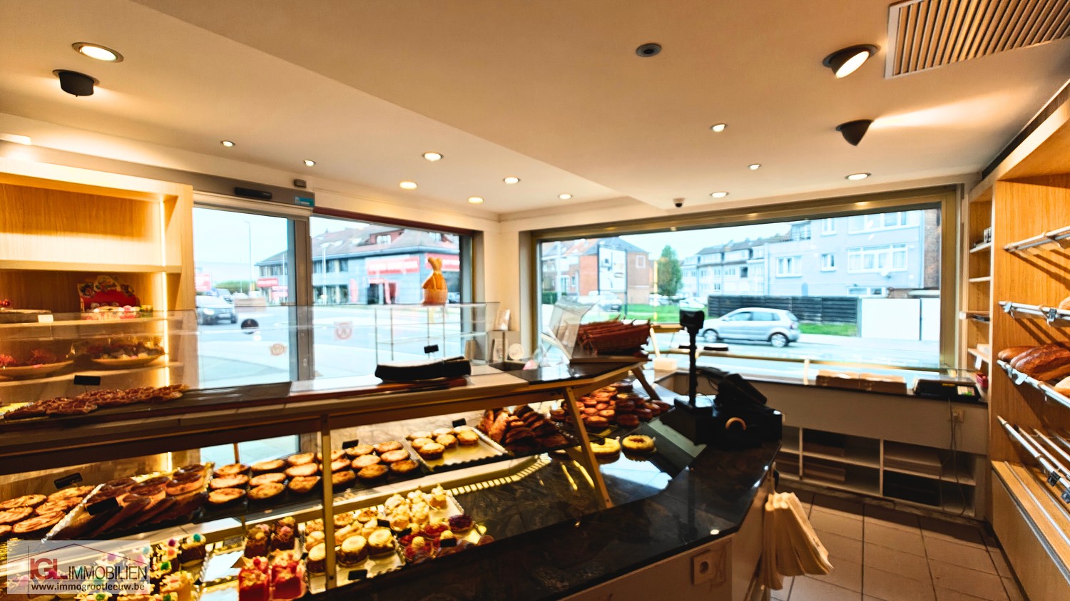 Commerce idéalement situé avec visibilité optimale le long de la Chaussée de Mons, grand parking et deux unités résidentielles ! - photo 3