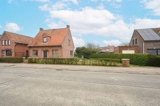 Op een rustige locatie in Sinaai (Sint-Niklaas), ter hoogte van Wijnveld 231, vinden we deze eigendom op een perceel van 594 m². Een...