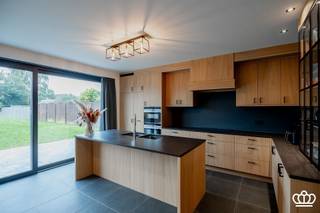 Recent gebouwde, ruime halfopen bebouwing (2022) met gebruik van kwalitatieve en tijdloze materialen gelegen op een top locatie te...