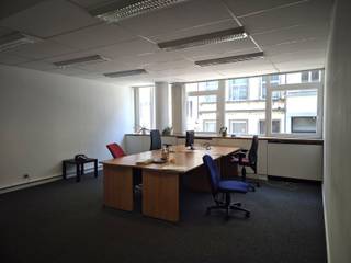 Are you looking for a spacious office space in the center of Brussels? Look no further! This office with a usable floor area of 137 m² has...