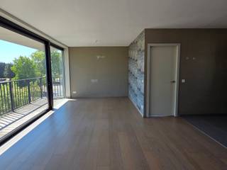 <p><span>MODERN, RECENT, ENERGIEZUINIG EN LUMINEUS APPARTEMENT 85M² (HALF OPEN BEBOUWING) MET 2 SLAAPKAMERS, GROOT ZUID-GEORIËNTEERD TERRAS 15M², BINNEN-AUTOSTAANPLAATS EN KELDERBERGING</span></p><p><span>2de verdieping met lift - centrale ligging in residentie "Green Bridge" met vlotte bereikbaarheid via A12, N16 en N17</span></p><p><span> </span></p><p><span>Inkomhal / wc met handwas / living met eetplaats en ingerichte open keuken (totale oppervlakte: 38m²) met toegang tot zuid-georiënteerd terras (15m²) / berging met was- en stookplaats / 2 slaapkamers (13m²; 10m²) / badkamer met wastafel en ligbad met douchemogelijkheid.</span></p><p><span>Autostaanplaats in ondergrondse garage / individuele kelderberging.</span></p><p><span> </span></p><p><span>Appartement is voorzien van vloerverwarming (via warmtepomp lucht-water) en 2 warmtepomp lucht-lucht (airco) (in living en in grootste slaapkamer).</span></p><p><span> </span></p><p><span> </span></p><p><span> </span></p>