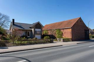 Deze split-level woning in Kalmthout-Achterbroek combineert een centrale ligging met verrassend veel ruimte en mogelijkheden. De woning beschikt...