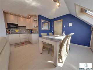 Te koop: gezellig appartement op de 5de verdieping van residentie Van Gogh, gelegen in de Onderwijsstraat in het hart van Middelkerke. Dankzij...