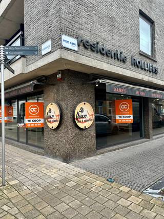 Met een 18 meter lange raampartijen én vol zicht op het Regentieplein kan dit de unieke (én betaalbare) opportuniteit zijn die u zoekt! Het pand...
