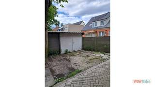 <p></p><p>Een in het centrum gelegen woning (HOB) bestaande uit een woonkamer, keuken, 2 slaapkamers, badkamer, tuin, (auto)bergplaats.  Deze op te frissen woning is gelegen op wandelafstand van het park " De Renesse" en van de busstatie.  De woning is op dit moment nog verhuurd.  Er is een nieuwe CV ketel op gas geplaatst in 2025.</p><p>De woning is gelegen in woongebied, er is geen voorkooprecht, geen dagvaarding, gelegen in  een verkaveling.</p><p></p>