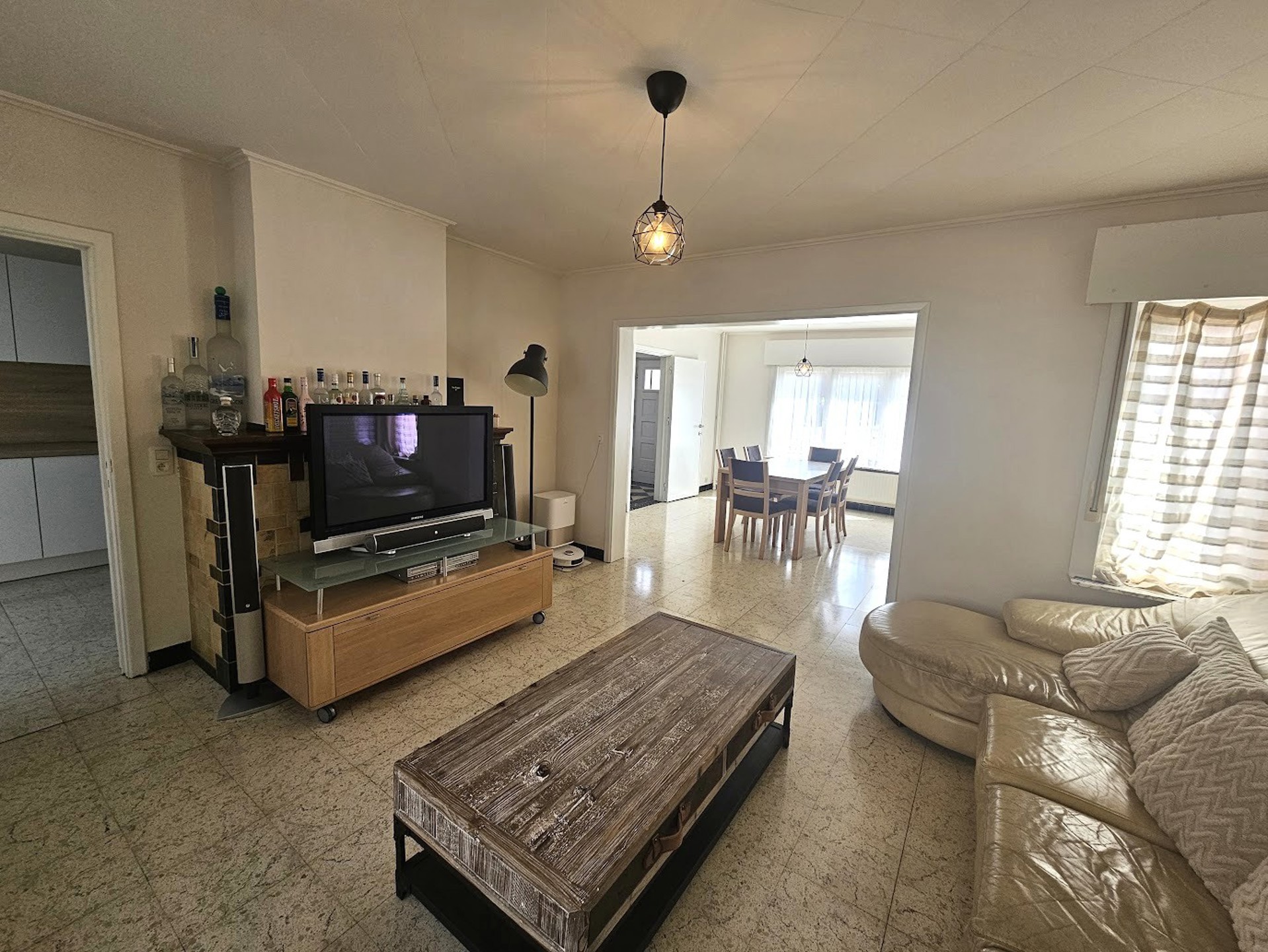 Rustig gelegen woning met 3 kamers en zeer grote garage! - foto 4