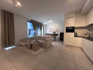 Ben je op zoek naar een modern en comfortabel appartement op een toplocatie? Dit kwalitatief afgewerkte gelijkvloers appartement combineert...