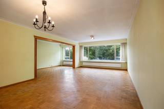 Te renoveren appartement met veel potentieel en ruim terrasDit te renoveren appartement is gelegen in een goed onderhouden gebouw op wandelafstand...