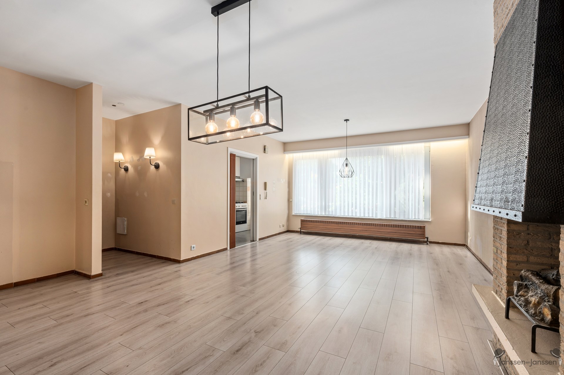 Op te frissen gelijkvloersappartement met 3 slpk's, tuin en garage - foto 4