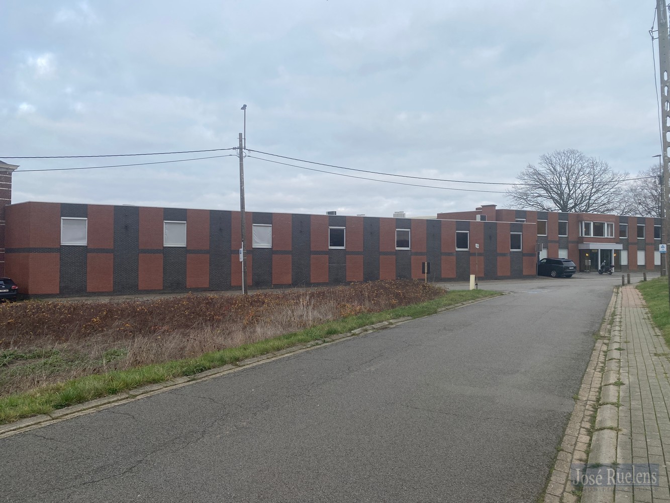 Uniek, multifunctioneel bedrijfsgebouw (1.500m²) aan het station van Veltem - foto 1