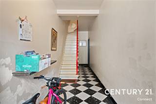 <p><span>Located on <strong>Battelsesteenweg in Mechelen</strong> is this attractive <strong>investment property consisting of three apartments</strong>, with one residential unit per floor. A great opportunity for investors looking for a renovation project with potential.</span></p><p><span>Battelsesteenweg is a major thoroughfare connecting the <strong>Mechelse Veste and the Battel Bridge</strong>. The property is located in a <strong>family-oriented neighborhood with a relatively young population</strong>, in a school district, and with easy access to downtown Mechelen.</span></p><p><span>The building is <strong>in need of renovation</strong> and comprises three apartments with similar practical layouts. Each apartment features a <strong>living area, two bedrooms, and a bathroom</strong>.</span></p><p><span>The <strong>ground-floor</strong> apartment also features a <strong>small courtyard</strong> that provides direct access to the <strong>garage</strong>. The apartments on the <strong>first and second floors</strong> each have a <strong>rear terrace</strong>.</span></p><p><span>Thanks to the combination of <strong>three separate residential units, outdoor space, and a garage</strong>, this property offers various opportunities for an investor. After renovation, the property can be developed into an attractive investment property in an easily accessible location in Mechelen.</span></p>