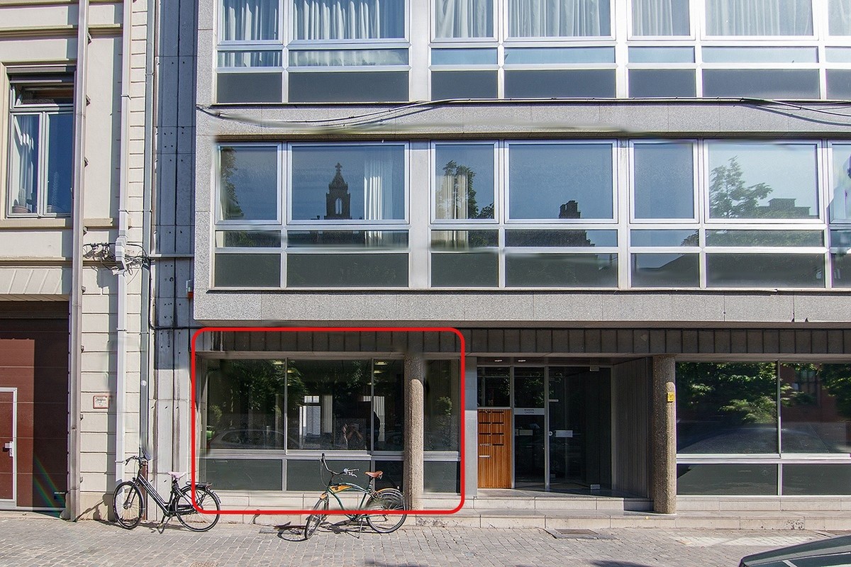 Guffenslaan 28 gelijkvloers quasi naast Hashotel91m2EPC E165 000 euroAppartement op de eerste verdieping is ook te koop