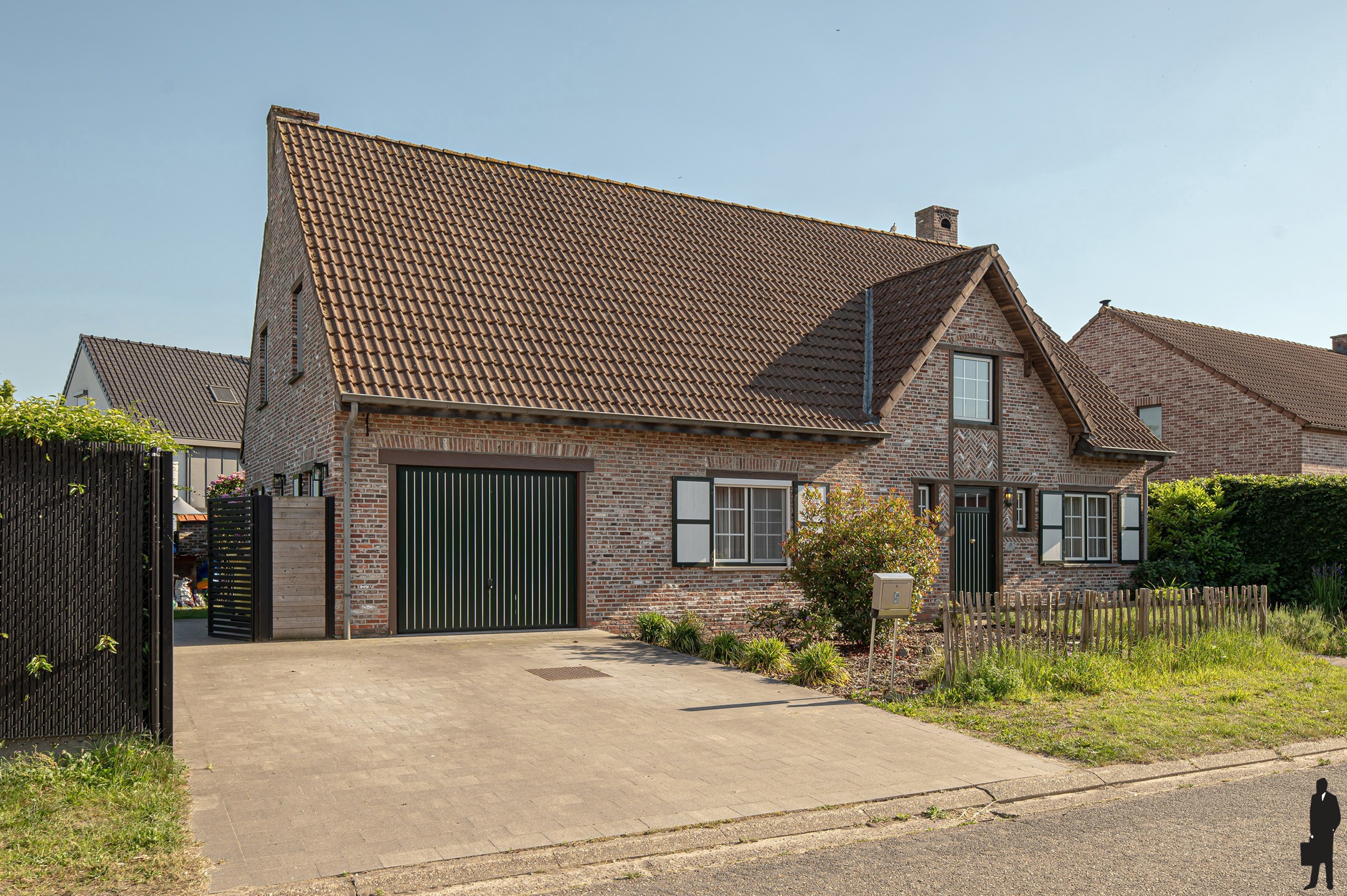 Charmante gezinswoning met zonnige tuin, garage en 3 slaapkamers op rustige ligging - foto 2
