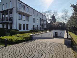 SINT NIKLAAS - Luxueux appartement d'angle (orientation sud-ouest) dans le magnifique parc résidentiel 'Les Belles'. Au milieu du parc avec ses beaux...