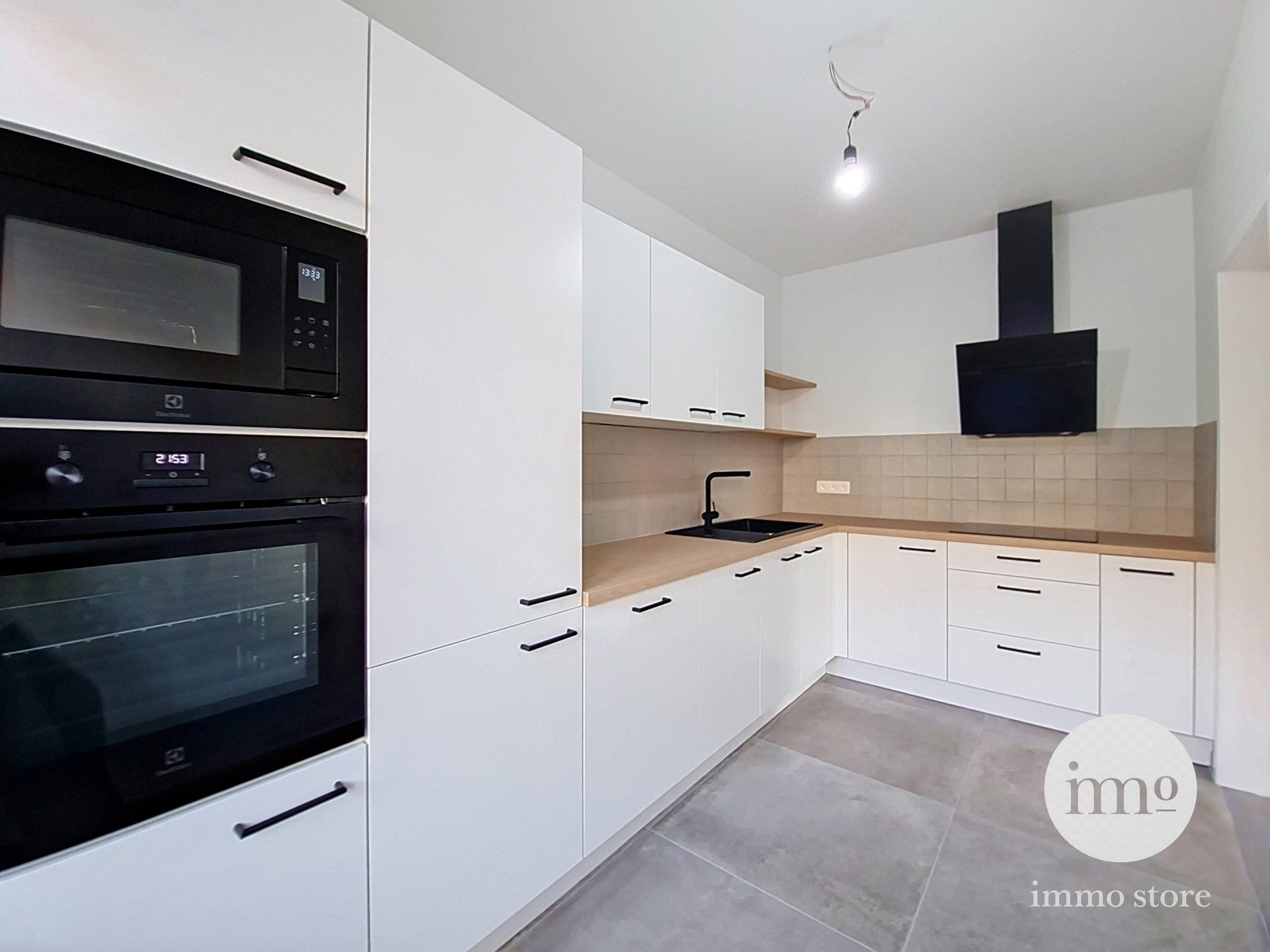 Lichtrijk gerenoveerd 3-slaapkamerappartement - foto 4