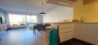 Gemoderniseerd appartement met optioneel een garagebox te koopZeer stijlvol gemeubeld appartement met open zicht, hartje Knokke. Het appartement...