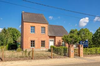 In het landelijke Meerhout, omgeven door groen en achterliggend landbouwgebied, bevindt zich deze charmante woning op een perceel van maar...
