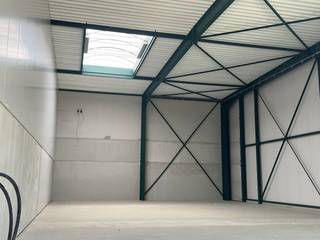 Bedrijvencampus "RE|CORE" , op de voormalige Recorsite. Deze locatie biedt een mix van kantoorruimtes, werkplaatsen en opslagfaciliteiten.CONTACT: catherine.colson@dewaele.com | 0473/85.10.04 Deze units zijn uitstekend gelegen, naast zowel de Grote Ring van Hasselt als de E313.Mogelijk om kantoorruimte te voorzien. De units worden CASCO opgeleverd. Ev. verdere afwerking/inrichting kan besproken worden met bouwheer. 2 privé-parkings zijn inbegrepen. (zie grond- en gevelplan, inplantingsplan, lastenboek, prijslijst, brochure in bijlage).Deze KMO-units zijn geschikt voor opslag, ateliers, showrooms, productieruimtes, ...... al dan niet gecombineerd met kantoorruimtes. Deze locatie biedt een mix van bedrijfsgebouwen, kantoorruimtes, werkplaatsen en opslag, aangevuld met ondersteunende diensten zoals experience ruimte, ateliers, horeca en sport. De units hebben een vrije hoogte van minstens 6 m en zijn uitgerust met een sectionale poort (min 4 m x 4,20 m), lichtstraat met rookluik, polybetonvloer (met een draagkracht van 1.000 kg/m²), branddetectie en warmtepomp. privé parking is inbegrepen. Er bestaat ook de mogelijkheid om zonnepanelen te plaatsen en aan te sluiten op het warmtenet. De bedrijfsunits zullen voldoen aan de geldende EPB-regelgeving voor industriële gebouwen.Verkoopprijs: 361.500,-EUR (excl btw)Kost aansluiting warmtenet: 4.743,-EUR (excl btw)Relevante documenten zijn beschikbaar op www.dewaele.com