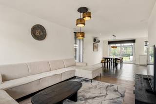 TE KOOP IN LOKEREN!Staaktestraat 14, 9160 LokerenDeze prachtige halfopen nieuwbouwwoning (2016) is gelegen in een rustig en doodlopend straatje nabij...