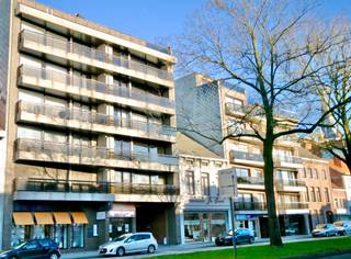 Dit luxueus afgewerkte appartement op de eerste verdieping geniet van twee mooie terrassen en ligt op wandelafstand van de Markt. Een echt unicum...
