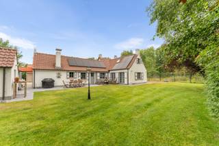 VILLA OP 4.000M² GROND TE KOOP IN KOKSIJDE!In het hart van de duinen en bossen van Koksijde-Bad bevindt zich een zeer uitzonderlijke villa in...