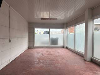 Opslagruimte/showroom te huur nabij centrum Belzele, op een rustige locatie. <br /><br />Parkeermogelijkheden in de buurt. <br />Verwarming voorzien. <br /><br />Onmiddellijk beschikbaar. <br /><br />Huurprijs per maand: 450 euro, doch is bespreekbaar <br /><br />Contacteer via 0472/98.16.29 of immovercruysse@gmail.com voor meer info en/of een plaatsbezoek