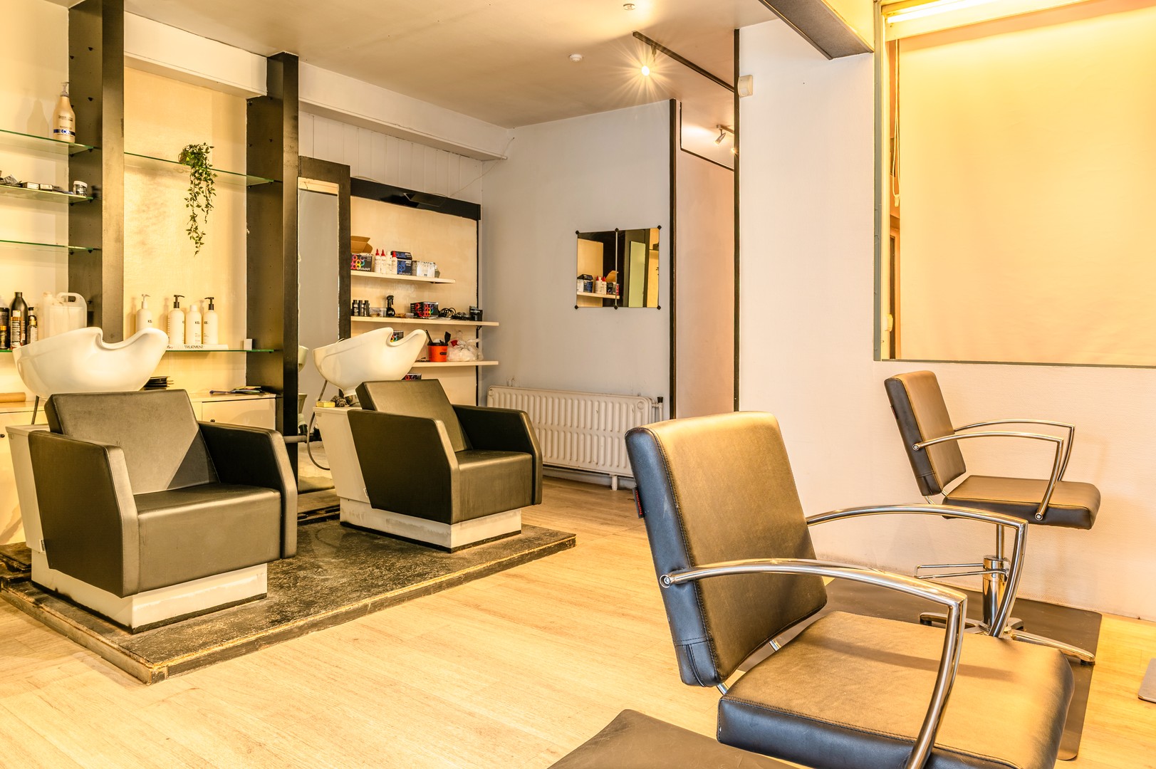 Handelsgelijkvloers ca.100 m² te koop in centrum Burcht. - foto 2