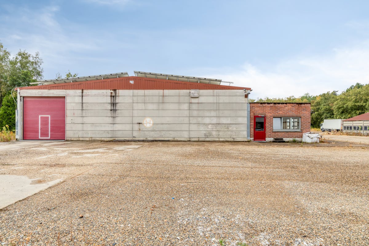 Ruime bedrijfshal van ca. 900 m² te huur op toplocatie in Genk - foto 4