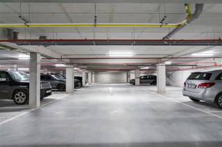 Autostaanplaatsen te koop in de ondergrondse kelderverdieping van het project "Tribeca".Meerdere parkings mogelijk (ook naast elkaar).Grondaandeel...