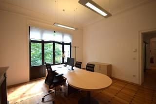 Gelegen in het historische hart van Brussel, biedt het Van Orley-centrum een ideale werkomgeving. Dit unieke en charmante gebouw geniet van zeer...