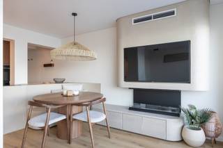 De Panne – Volledig gerenoveerd penthouse met 30m² terras en frontaal zeezicht Ontdek dit luxueus gerenoveerde penthouse op de 9de verdieping van de...