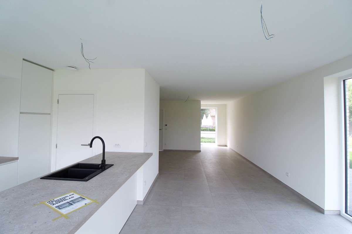 Volledig afgewerkte halfopen nieuwbouwwoning in Roeselare - foto 4