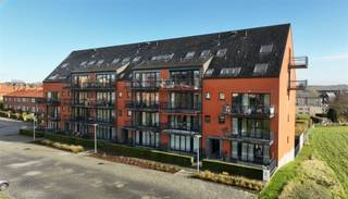 Tubize, dans le joli quartier résidentiel aéré du Stierbecq, splendide appartement traversant 3 chambres de standing bénéficiant de prestations...