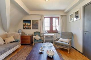 Gemeubeld appartement met ruime woonkamer en 2 slaapkamers (mogelijkheid tot 3 slaapkamers!). Mogelijk om te huren voor korte termijn. Dit gemeubeld...
