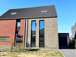 Energieneutrale nieuwbouwwoning op een TOP locatie !!Indeling : Inkomhal , apart toilet , ruime garage met toegang tot de tuin , woonkamer met open...