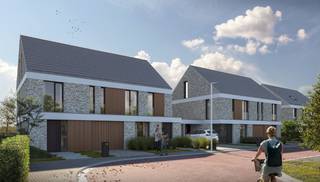 ENERGIEZUINIG (E10) - VASTE PRIJS - INCLUSIEF INTERIEURAFWERKING OP MAAT! Deze energiezuinige nieuwbouwwoning (LOT 14) beschikt over een ruime en optimale planindeling met grote raampartijen, een inpandige garage, 3 slaapkamers en een grote zolder. De woning wordt gebouwd op een Zuidwest georiënteerd perceel van 294m2. In de prijs zijn alle energiezuinige technieken inbegrepen zoals een warmtepomp met vloerverwarming op beide verdiepingen, zonnepanelen, ventilatie met warmterecuperatie, super isolerende beglazing,... . Hierdoor behalen al onze woningen de fantastische energiescore van E10! De interieurafwerking is volledig op maat te kiezen a.d.h.v. de ruime budgetten in het lastenboek. Onder begeleiding van onze interieurarchitect zorg je zelf voor de finishing touch en maak je van je nieuwe huis ook een echte thuis! De woning wordt gebouwd in een rustige nieuwbouwwijk tussen de Eeklostraat en de Benninckstraat in Ertvelde. Het project wordt een architecturaal geheel van moderne woningen, ontworpen door CAS architecten. De strakke lijnen en de moderne gevelmaterialen zorgen voor een uniforme, rustgevende en unieke uitstraling. Meer informatie over deze woning of over het totale project? Onze bouwadviseur bezorgt je graag het volledig dossier! Contacteer Ewout Vanden Bussche op 0497 588 888 of mail naar contact@huysmanbouw.be