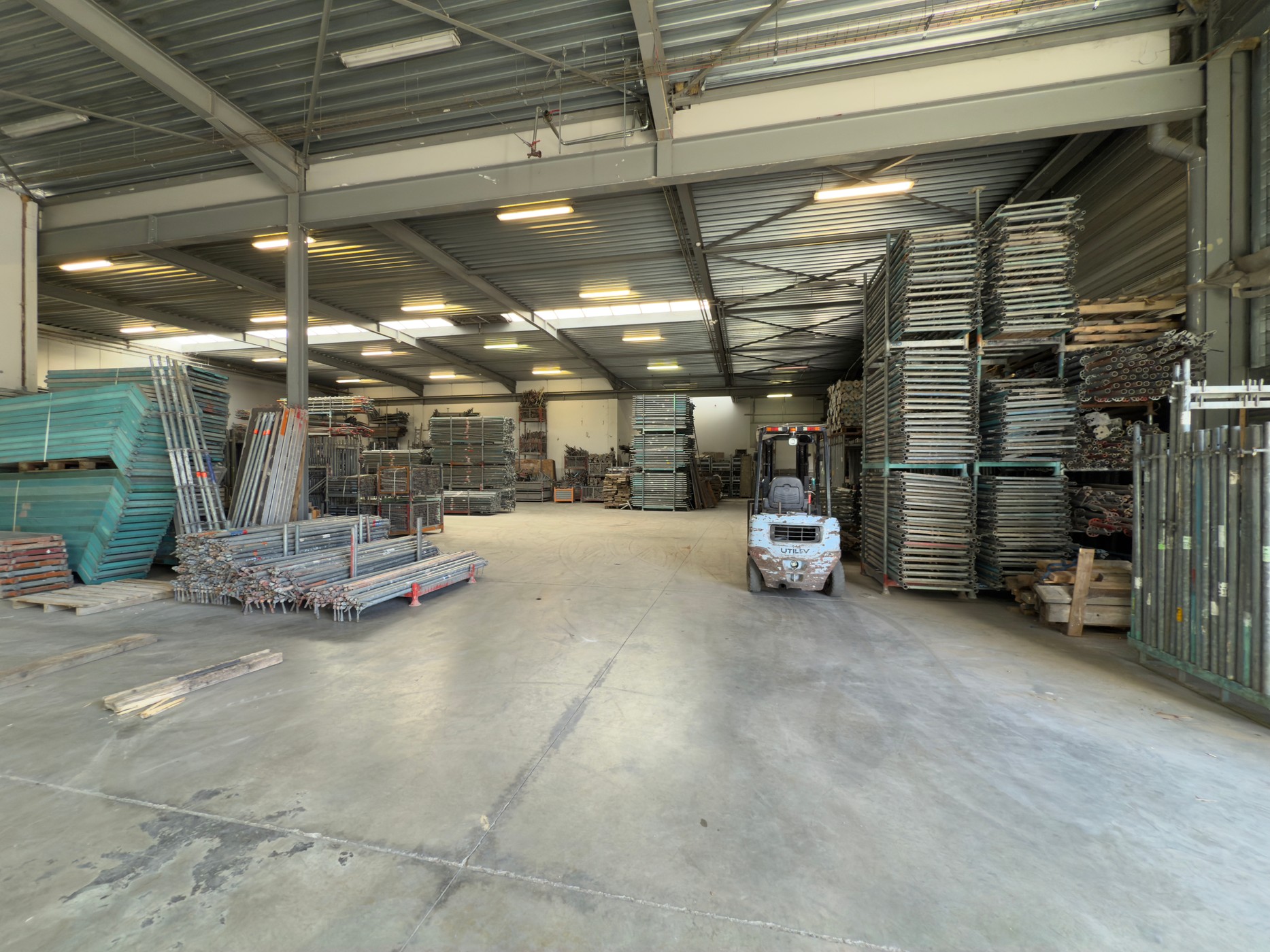 Magazijnruimte 1104m² met 206m² kantoren vlakbij The Loop in Gent. - foto 4