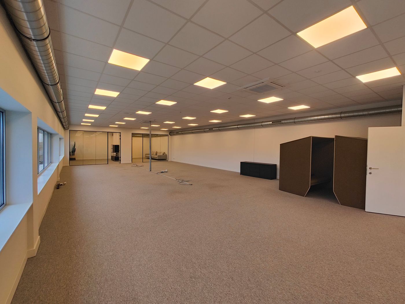 Instapklaar kantoor +/- 240 m² te koop in de Pathoekeweg te Brugge - foto 3