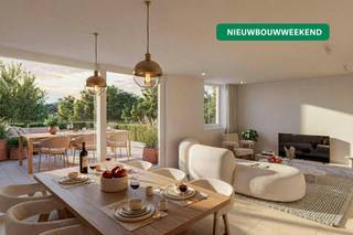 NIEUWBOUWWEEKEND 24 &amp; 25/10/2026. Maak nu jouw afspraak en ontdek deze woningen tijdens het nieuwbouwweekend. Afspraak op kantoor om de plannen in te kijken. <br /><br />TIJDELIJKE ACTIE: koop nu een appartement in deze residentie en krijg €5000 extra budget in afwerking. Actie geldig t.e.m. zondag 25/10/2026!<br /><br />In dit project wordt niets aan het toeval overgelaten. De architectuur vormt een harmonieus samenspel met de groene omgeving en zet volop in op een duurzame, toekomstgerichte woonbeleving. Gelegen langs een wandelpad, geniet u hier dagelijks van de rust en de natuur die letterlijk tot aan uw voordeur reikt en dit slechts op wandelafstand van het gezellige centrum van Poperinge.<br /><br />Elk appartement werd ontworpen met oog voor detail, een doordachte indeling met een maximale natuurlijke lichtinval en een kwalitatieve, energiezuinige afwerking. <br /><br />Kies voor een indeling die bij u past: 1, 2 of 3 slaapkamers, altijd gekoppeld aan een lichtrijk terras of tuin. Parkeren doet u zorgeloos op uw eigen staanplaats of onder de carport. Bovendien is de residentie voorzien van alle moderne faciliteiten, waaronder een praktische fietsenstalling en een afgeschermde afvalzone.<br /><br />Een duurzame investering, een eerste eigen plek of een zorgeloze nieuwe start? Dankzij de doordachte indelingen en de tijdloze afwerking biedt 'Onder de Kruinen' een passend antwoord op elke woonvraag.<br /><br />Contacteer Charlotte Druant op 0474969298 of via charlotte.druant@dewaele.com voor een persoonlijke toelichting van het project. <br /><br /><br />