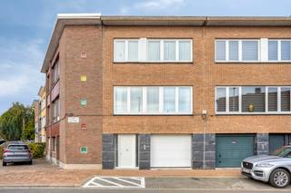 immo DAVID stelt voor: gerenoveerde bel-étage woning met garageOntdek deze lichtrijke bel-étage woning met een bewoonbare oppervlakte van 147 m²,...