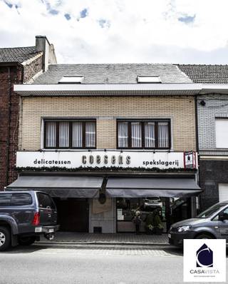 POLYVALENT GEBOUW BESTAANDE UIT EEN COMMERCIEEL GELIJKVLOERS/ATELIER EN RUSTIEK AFGEWERKTE DUPLEX MET APARTE TOEGANG. Aan de rand van het...