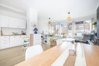 Located in Ixelles, in the sought-after University district, this bright renovated apartment of approx. 83 sqm is set on the 3rd and top floor of a charming small 1930s building.<br /><br />The building is well maintained: double glazing, roof and boiler renewed in 2010. Collective gas heating and compliant electrical installation. PEB : G. Currently rented under a one-year lease.<br /><br />A great opportunity close to universities, shops and public transport.<br />
<p><span>3rd floor</span>, named “appt 4” (LOT 8): Quotas 235/1000</p>
<ul>
<li>Entrance hall of approx. 5 sqm</li>
<li>Spacious and bright living room of approx. 31 sqm with open kitchen of approx. 5 sqm</li>
<li>Bathroom</li>
<li>Toilet with hand basin</li>
<li>Bedroom of approx. 14 sqm</li>
<li>Bedroom of approx. 10 sqm with access to the north-west facing terrace of approx. 3 sqm</li>
</ul>
<p>Private cellar: “lot 4”</p>