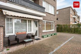 Dit instapklaar, gelijkvloers 2-appartement is gelegen in een rustige omgeving met op wandelafstand een tramhalte, supermarkten en enkel...