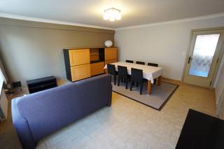 <strong>Wervik - Centraal gelegen appartement met 2 slaapkamers te huur.</strong><br /><br /><strong>Indeling:</strong><br />Inkomhal, woonkamer met toegang tot keuken, berging/technische ruimte, apart toilet, badkamer met douche en wastafel en 2 slaapkamers.<br /><br /><strong>Pluspunten:</strong><br />+ Elektrische rolluiken<br />+ Mooi onderhouden<br />+ Wandelafstand van centrum<br />+ Goed EPC-attest<br />+ Garage inbegrepen<br /><br /><strong>Interesse?</strong> Klik hier! https://mijnhuurprofiel.be/property/bcb3d08c-ec4a-4521-94a5-5bcdf4b79f72
