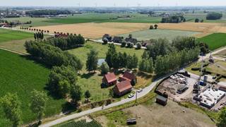 &#127807; WONING MET BIJGEBOUWEN &AMP; OMLIGGENDE GRONDEN &#127795;Unieke eigendom op een ruim perceel met meerdere bijgebouwen. Perfect voor wie op...