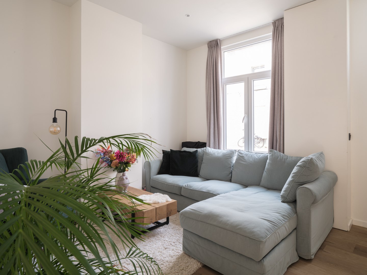 Charming, light-filled renovated townhouse for rent in Ghent - photo 4