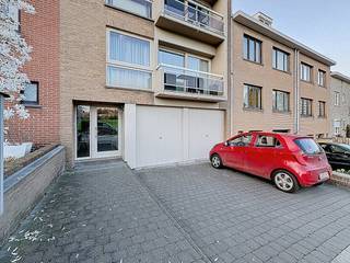 Bent u op zoek naar een rendabele investering? Dit opbrengstgebouw te koop in Beersel (Kerveldstraat 175) is een uitstekende keuze voor wie...