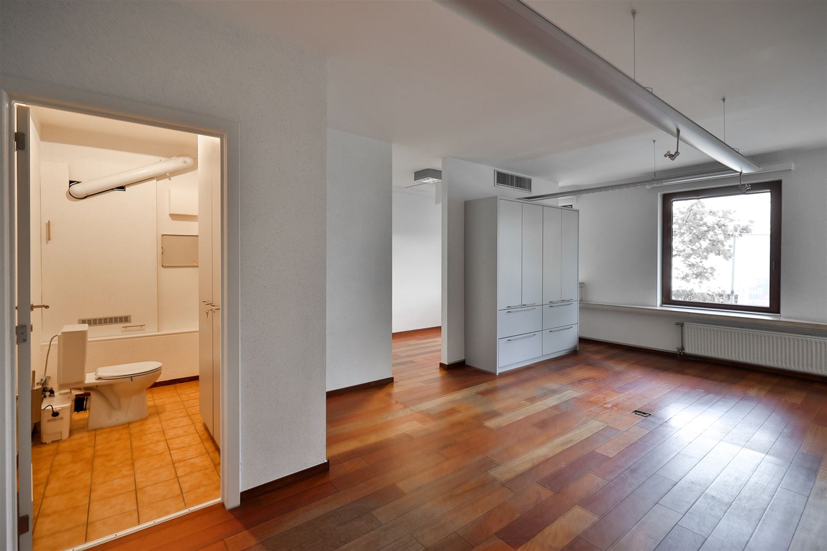 instapklaar kantoor met wachtruimte in centrum Mortsel! - foto 3