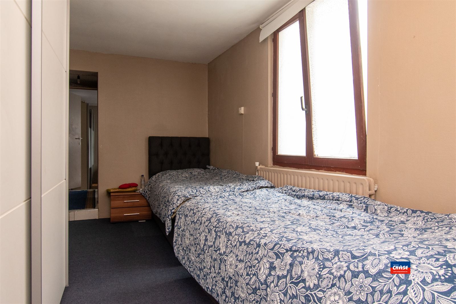 Ruime woning met 6 slaapkamers en handelsgelijkvloers - foto 4